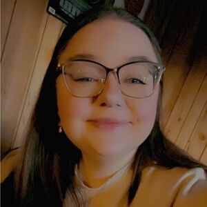 Meet your Posher, Caitlin